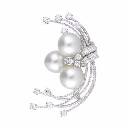 6.32ct Diamond and South Sea Pearl 18k White Gold Brooch Pin