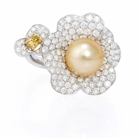 Diamond and Pearl 18k White Gold Ring