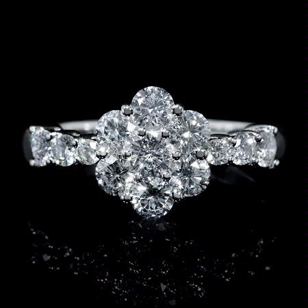 Diamond 18k White Gold Flower Ring