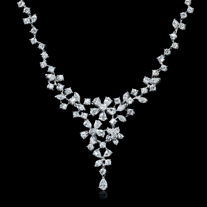 02ct Diamond 18k White Gold Flower Necklace