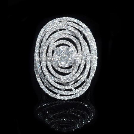 Diamond 18k White Gold Oval Shaped Swirl Ring