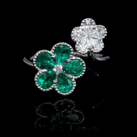 Diamond and Emerald Antique Style 18k White Gold Floral Ring